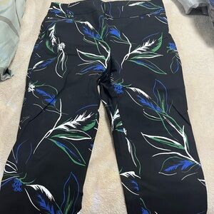 Chicos straight leg stretchy patterned pants